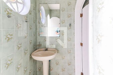 Casa à venda com 477m², 5 quartos e 6 vagas Casa à venda com 477m², 5 quartos e 6 vagasBanheiro Piscina