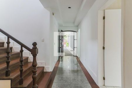 Casa à venda com 477m², 5 quartos e 6 vagas Casa à venda com 477m², 5 quartos e 6 vagasCorredor Entrada