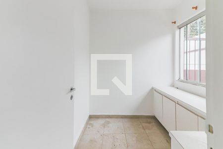 Casa à venda com 477m², 5 quartos e 6 vagas Casa à venda com 477m², 5 quartos e 6 vagasLavanderia