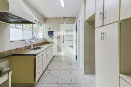 Casa à venda com 477m², 5 quartos e 6 vagas Casa à venda com 477m², 5 quartos e 6 vagasCozinha