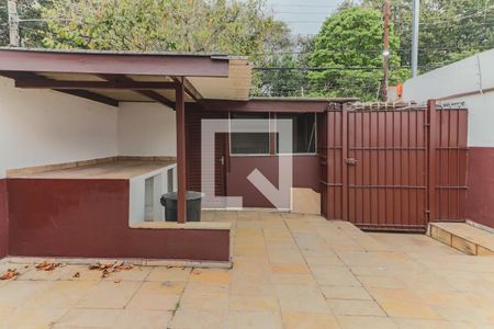 Casa à venda com 477m², 5 quartos e 6 vagas Casa à venda com 477m², 5 quartos e 6 vagasQuintal