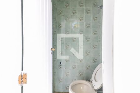 Casa à venda com 477m², 5 quartos e 6 vagas Casa à venda com 477m², 5 quartos e 6 vagasBanheiro Piscina