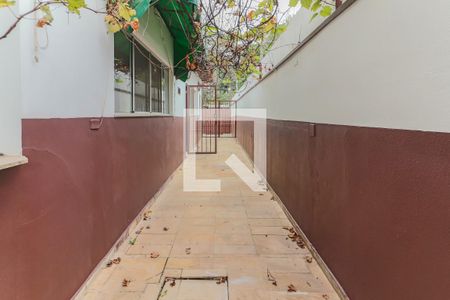 Casa à venda com 477m², 5 quartos e 6 vagas Casa à venda com 477m², 5 quartos e 6 vagasCorredor Lateral