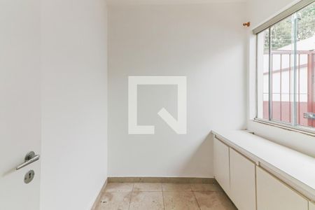 Casa à venda com 477m², 5 quartos e 6 vagas Casa à venda com 477m², 5 quartos e 6 vagasLavanderia