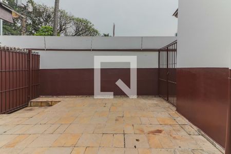 Casa à venda com 477m², 5 quartos e 6 vagas Casa à venda com 477m², 5 quartos e 6 vagasQuintal