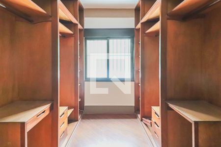 Casa à venda com 477m², 5 quartos e 6 vagas Casa à venda com 477m², 5 quartos e 6 vagasSuite 4