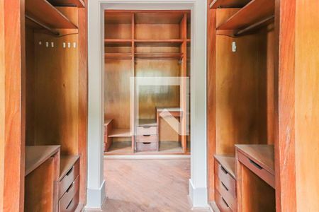 Casa à venda com 477m², 5 quartos e 6 vagas Casa à venda com 477m², 5 quartos e 6 vagasSuite 4