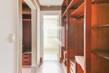 Casa à venda com 477m², 5 quartos e 6 vagas Casa à venda com 477m², 5 quartos e 6 vagasSuite 4