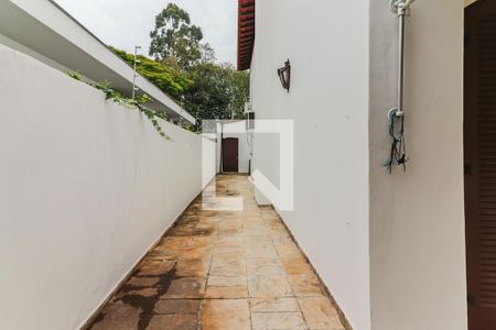 Casa à venda com 477m², 5 quartos e 6 vagas Casa à venda com 477m², 5 quartos e 6 vagasQuintal