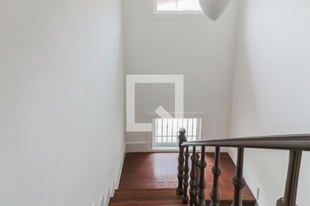 Casa à venda com 477m², 5 quartos e 6 vagas Casa à venda com 477m², 5 quartos e 6 vagasEscadas