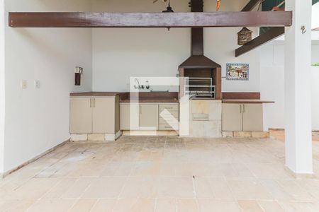 Casa à venda com 477m², 5 quartos e 6 vagas Casa à venda com 477m², 5 quartos e 6 vagasPiscina - Churrasqueira