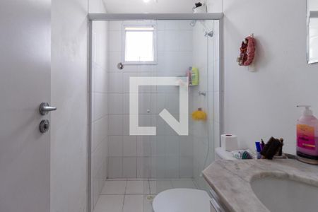 Banheiro da suíte de apartamento à venda com 2 quartos, 57m² em Santo Antônio, Osasco