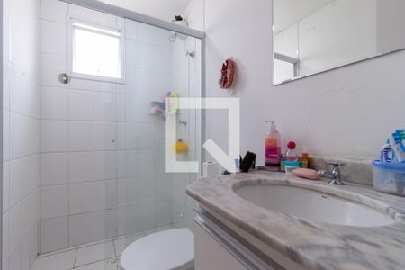 Banheiro da suíte de apartamento à venda com 2 quartos, 57m² em Santo Antônio, Osasco