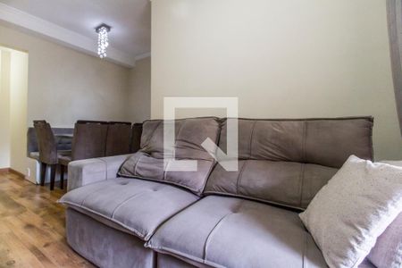 Sala de TV de apartamento para alugar com 2 quartos, 73m² em Jardim Tupanci, Barueri