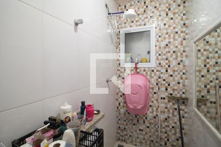 Banheiro de kitnet/studio para alugar com 1 quarto, 39m² em Vila Nivi, São Paulo