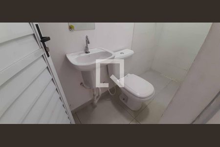 Banheiro de casa para alugar com 1 quarto, 35m² em Santa Maria, Osasco