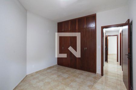 Suite de apartamento para alugar com 3 quartos, 103m² em Santa Mônica, Uberlândia