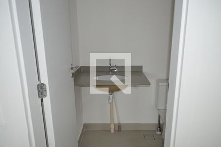 Banheiro de kitnet/studio à venda com 1 quarto, 36m² em Vila Firmiano Pinto, São Paulo