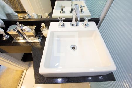 Apartamento para alugar com 300m², 4 quartos e 4 vagas Apartamento para alugar com 300m², 4 quartos e 4 vagasBanheiro da Suíte 2