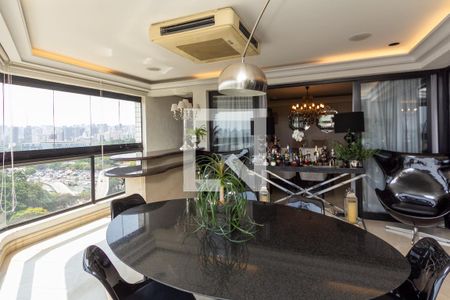 Apartamento para alugar com 300m², 4 quartos e 4 vagas Apartamento para alugar com 300m², 4 quartos e 4 vagasVaranda