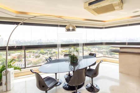 Apartamento para alugar com 300m², 4 quartos e 4 vagas Apartamento para alugar com 300m², 4 quartos e 4 vagasVaranda