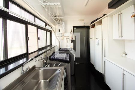 Apartamento para alugar com 300m², 4 quartos e 4 vagas Apartamento para alugar com 300m², 4 quartos e 4 vagasÁrea de Serviço