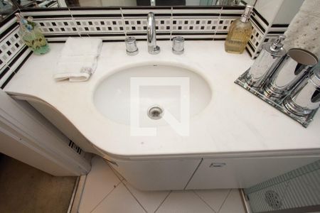 Apartamento para alugar com 300m², 4 quartos e 4 vagas Apartamento para alugar com 300m², 4 quartos e 4 vagasBanheiro da Suíte 1