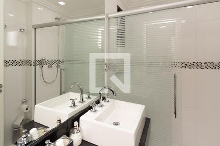 Apartamento para alugar com 300m², 4 quartos e 4 vagas Apartamento para alugar com 300m², 4 quartos e 4 vagasBanheiro da Suíte 2