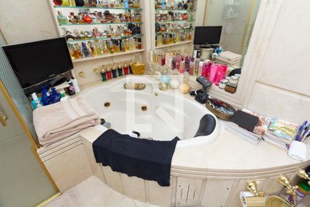 Apartamento para alugar com 300m², 4 quartos e 4 vagas Apartamento para alugar com 300m², 4 quartos e 4 vagasBanheiro da Suíte 3