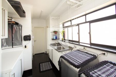 Apartamento para alugar com 300m², 4 quartos e 4 vagas Apartamento para alugar com 300m², 4 quartos e 4 vagasÁrea de Serviço