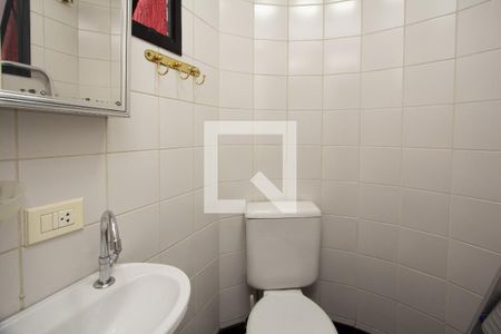 Apartamento para alugar com 300m², 4 quartos e 4 vagas Apartamento para alugar com 300m², 4 quartos e 4 vagasBanheiro de serviço