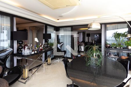 Apartamento para alugar com 300m², 4 quartos e 4 vagas Apartamento para alugar com 300m², 4 quartos e 4 vagasVaranda