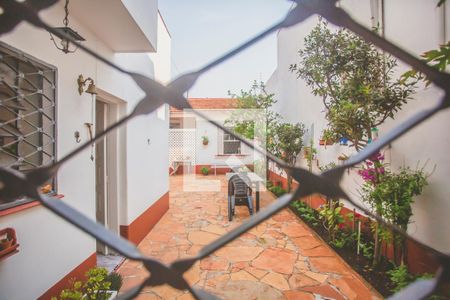 Vista de casa à venda com 3 quartos, 240m² em Mirandópolis, São Paulo