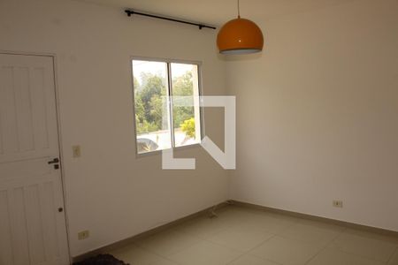 Sala de casa de condomínio para alugar com 2 quartos, 88m² em Jardim Pioneiro, Cotia