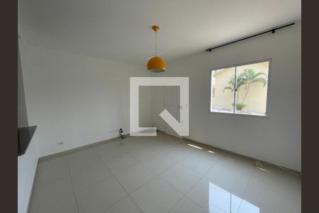 Sala de casa de condomínio para alugar com 2 quartos, 88m² em Jardim Pioneiro, Cotia