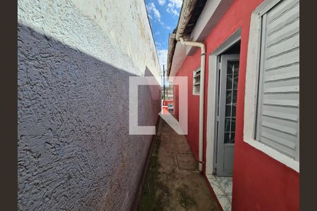 Casa à venda com 80m², 3 quartos e 2 vagas Casa à venda com 80m², 3 quartos e 2 vagasCorredor acesso a Garagem