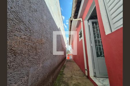 Casa à venda com 80m², 3 quartos e 2 vagas Casa à venda com 80m², 3 quartos e 2 vagasCorredor acesso a Garagem