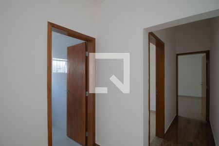 Corredor de casa à venda com 2 quartos, 97m² em Vila Nelson, São Paulo