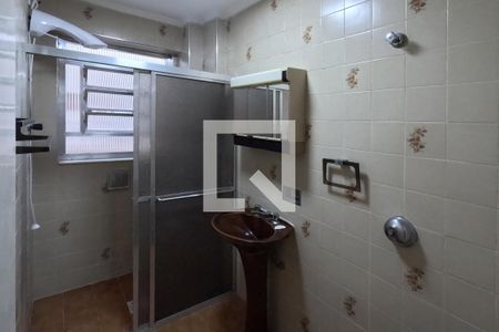 Banheiro de apartamento para alugar com 1 quarto, 52m² em Gonzaga, Santos