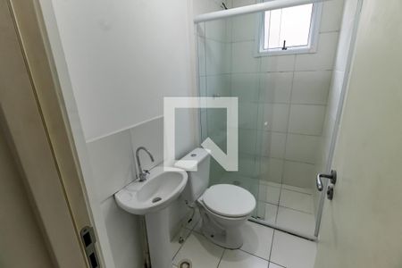 Banheiro de apartamento para alugar com 1 quarto, 39m² em Jardim Santa Rosa, Taboão da Serra