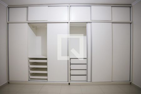 Quarto 1 de apartamento para alugar com 2 quartos, 107m² em Centro, Taubaté