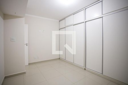 Quarto 1 de apartamento para alugar com 2 quartos, 107m² em Centro, Taubaté