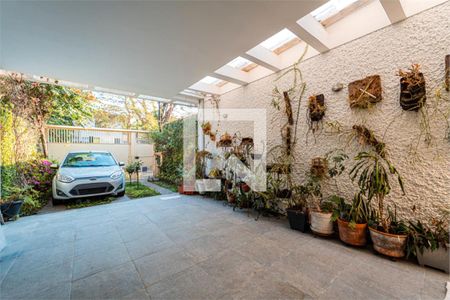 Casa à venda com 3 quartos, 161m² em Moema, São Paulo