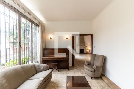 Sala de TV de casa à venda com 4 quartos, 450m² em Pacaembu, São Paulo