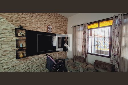 Sala de casa para alugar com 2 quartos, 80m² em Vila Caiçara, Praia Grande