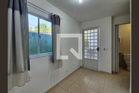 Sala de apartamento para alugar com 1 quarto, 40m² em Vargem Grande, Rio de Janeiro