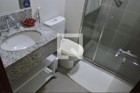 Banheiro de kitnet/studio para alugar com 1 quarto, 26m² em Camorim, Rio de Janeiro