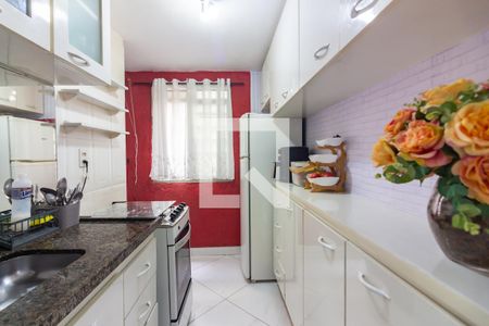 Cozinha  de apartamento à venda com 2 quartos, 48m² em Santa Maria, Osasco