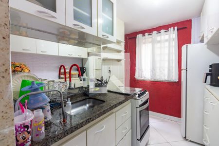 Cozinha  de apartamento à venda com 2 quartos, 48m² em Santa Maria, Osasco