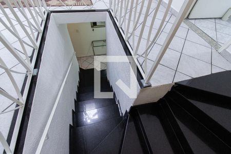 Escadas de casa para alugar com 3 quartos, 198m² em Cambuci, São Paulo